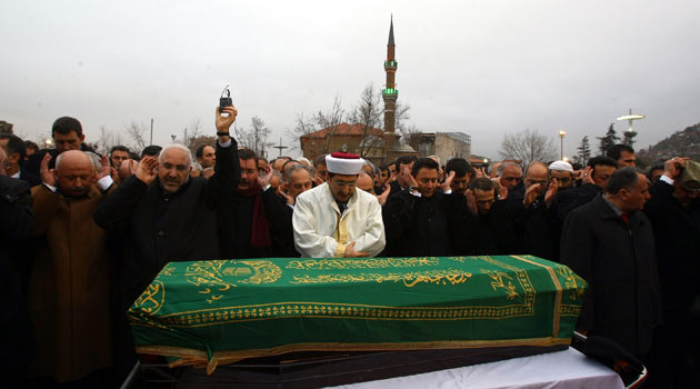 Erbakan için ilk namaz Hacı Bayram Velide 1