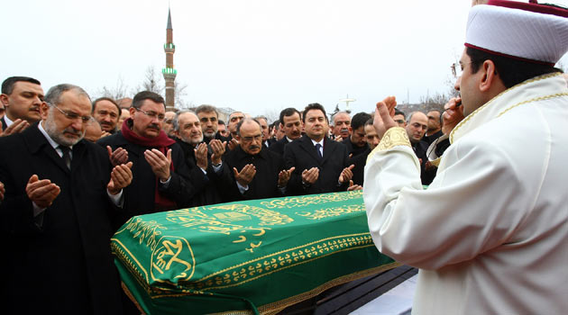 Erbakan için ilk namaz Hacı Bayram Velide 3