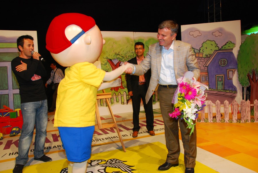 Caillou Çocuklarla Buluştu 3