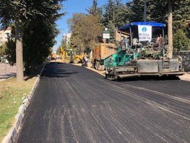 Beyşehir Belediyesi’nden sıcak asfalt atağı