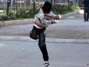 Taş atan çocuklara ceza indirimi