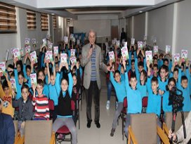 Yazar Yazgan öğrencilerle buluştu