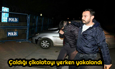 Çaldığı çikolatayı yerken yakalandı