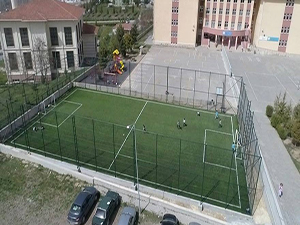 Beyşehirli gençler artık sentetik sahalarda top koşturacak