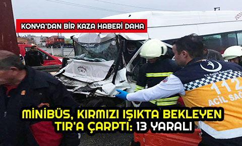 Minibüs, kırmızı ışıkta bekleyen TIRa çarptı: 13 yaralı