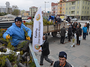 Karapınarda fidan dağıtımı