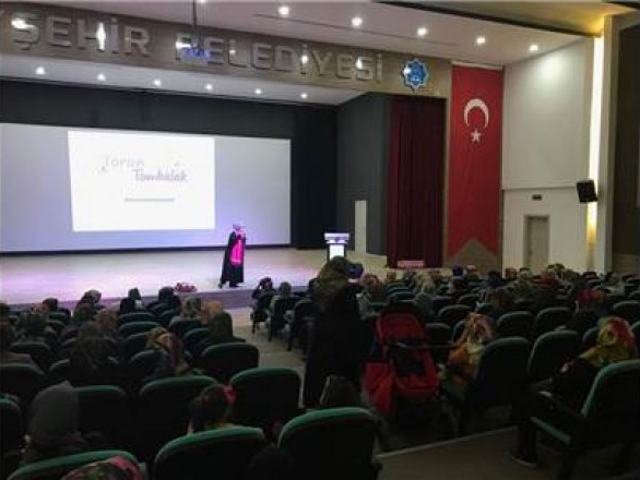 Beyşehirde Bilişim Çağında Hayırlı Evlat Yetiştirmek konferansı