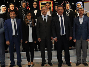 Başkan Hançerli minik öğrencilerin gösterisini izledi