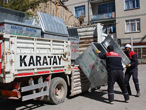 Karatayda çöp konteynerleri yenileniyor