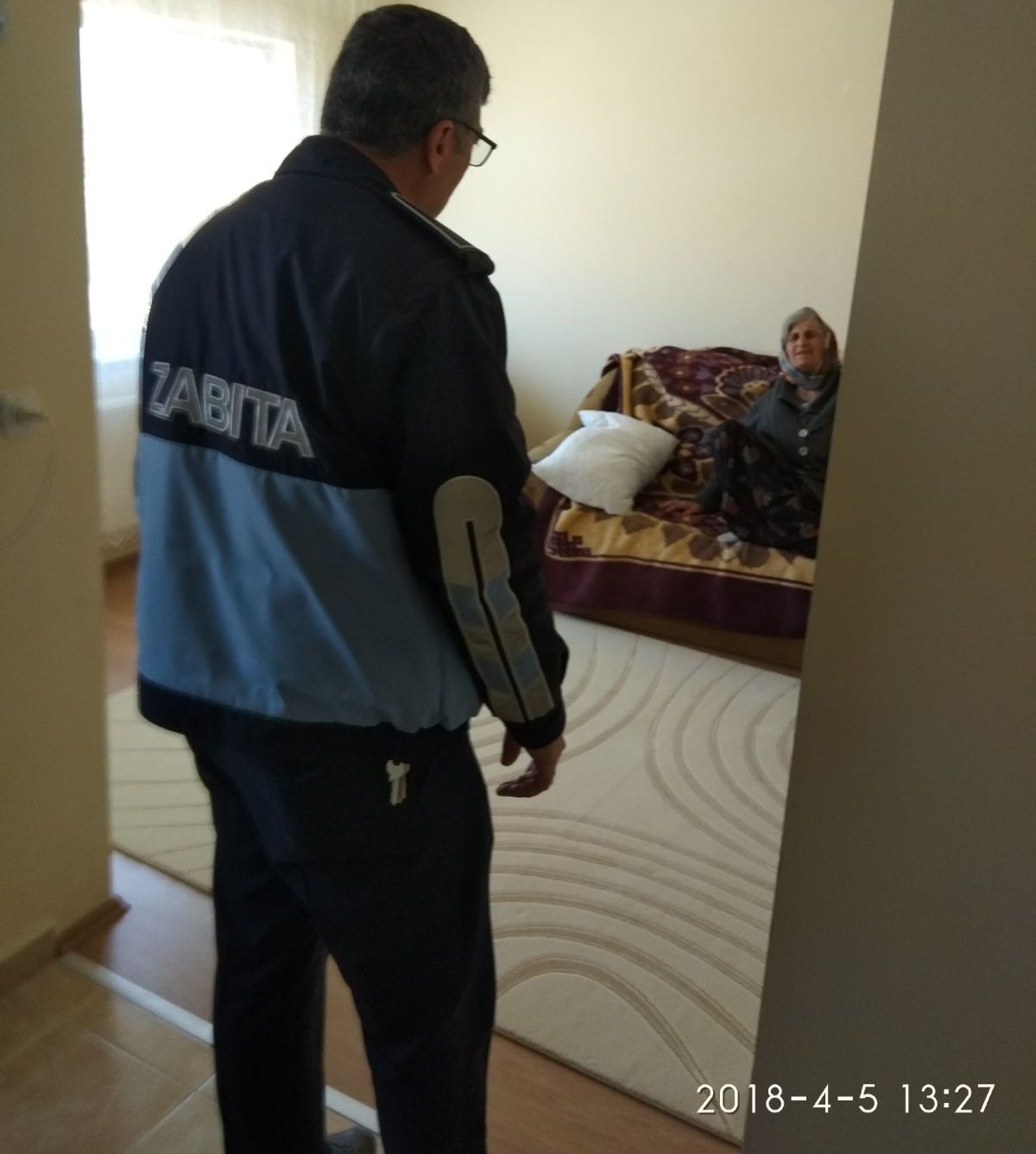 Yaşı Teyzeye belediyeden yardım eli