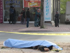 Konyada yürek burkan olay! Kazada ölen babaya son bakış