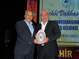 Akşehirde Vehbi Vakkasoğlu’ndan söyleşi ve imza günü