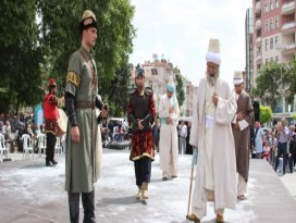 Hazreti Mevlana Karaman’dan temsili olarak Konya’ya uğurlandı