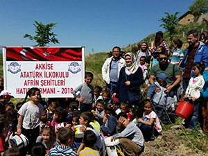 Öğrenciler Afrin şehitleri için fidan dikti