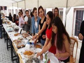 Kulu’da, öğrenciler yararına kermes düzenlendi