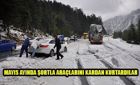 Mayıs ayında şortla araçlarını kardan kurtardılar