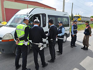 Öğrenci servis araçları denetlendi