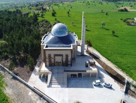 Dualarla ibadete açıldı