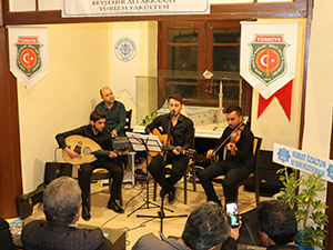 Üniversiteli öğrencilerden gazilere müzik dinletisi