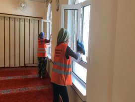 Akşehir belediyesi cami temizliklerini sürdürüyor
