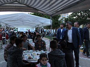 Başkan Tutal, ilk orucunu iftar çadırında açtı