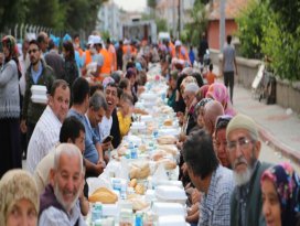 Ereğli’de geleneksel mahalle iftarları sürüyor