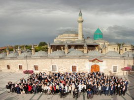 Aday adaylarından gövde gösterisi