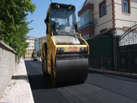 Karatay’da asfalt çalışmaları Ramazan’da da hız kesmiyor