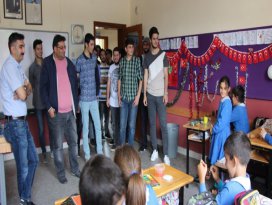 Üniversite öğrencilerinden örnek davranış