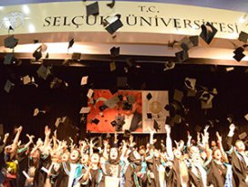 SÜ Güzel Sanatlar Fakültesinde mezuniyet heyecanı