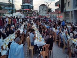Kulu’da yardım derneğinden iftar