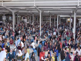 İftar sofrasında Ramazan bereketini yaşadılar