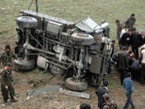 Askeri araç kaza yaptı