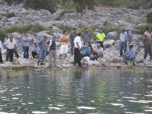 Serinlemek için göle girdi, boğuldu