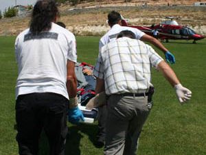 Tamir ettiği tüfekle başından yaralandı