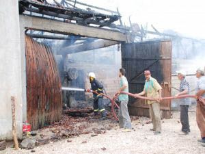 Samanlıkta çıkan yangın panik yarattı