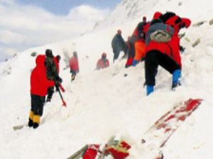 Güneş enkazın yanında kimi gördü?