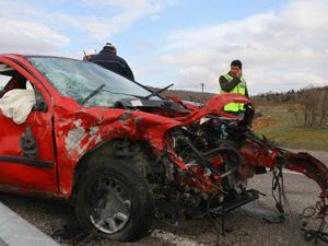 Konyada feci kaza: 4 ölü 1 yaralı