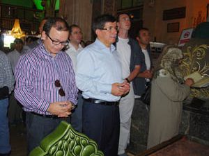 Davutoğlu, Konyada esnafı ziyaret etti