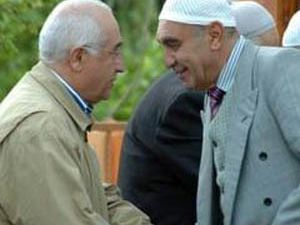 Cemil Çiçekin yanında silahlar patladı