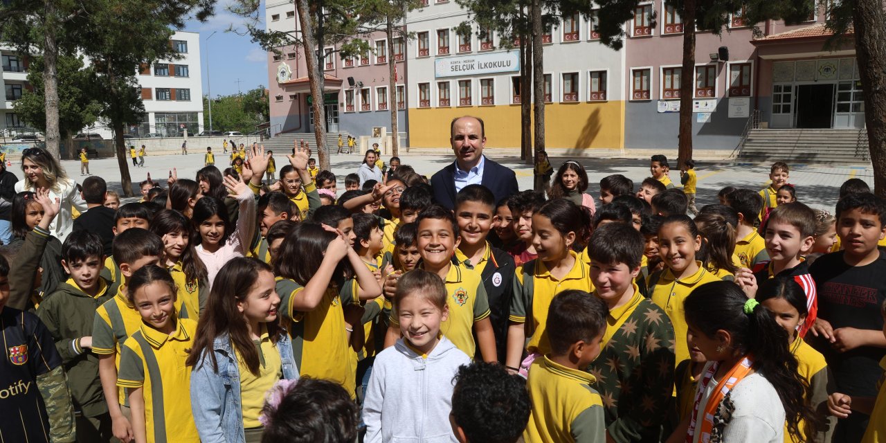 Başkan Altay’dan vefa ziyareti: İlk adımını attığı okulda öğrencilerle buluştu