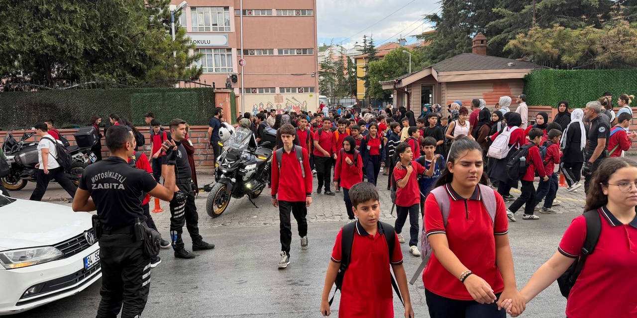 Konya'da okul çıkışlarına zabıta dokunuşu: Öğrencilere güvenli yolculuk