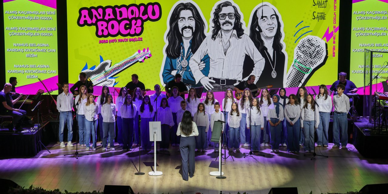 Selçuklu'da kültür sanat rüzgarı: Minikler Anadolu Rock klasikleriyle büyüledi