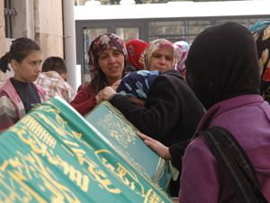 Yanlışlıkla öldürülen kadın toprağa verildi