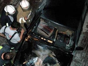 Polis araçlarını kundakladılar