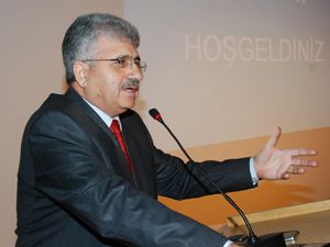 Dekandan üniversite gençliğine ahlaki eleştiri