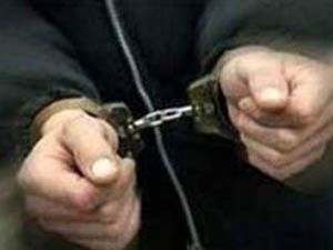 Sahte kimlikle yakalandı