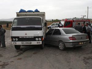 Beyşehirde trafik kazası : 2 yaralı
