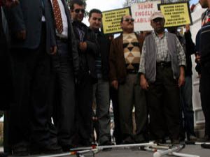 Görme engellilerin ulaşım isyanı