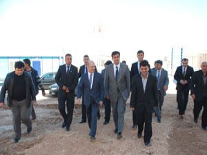 TOKİ Başkanı Bayraktar Meramdaki inşaatları gezdi